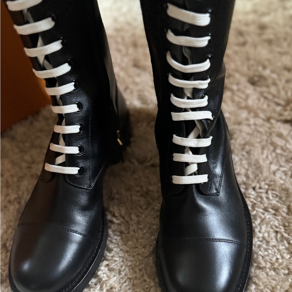 LOUIS VUITTON WONDERLAND RANGER FLAT TALL LEATHER BOOTS . - Picture 6 of 12